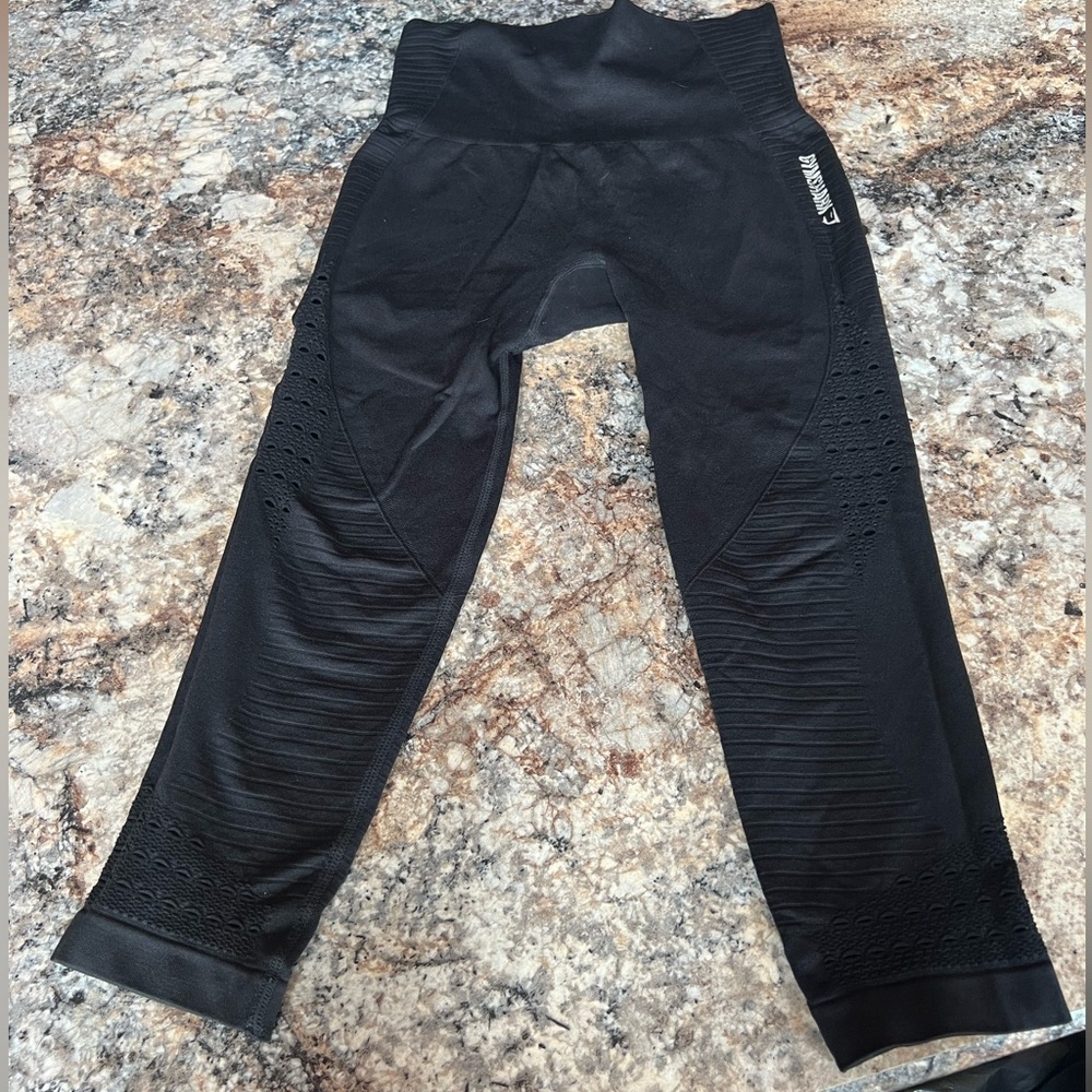Gym shark crop leggings